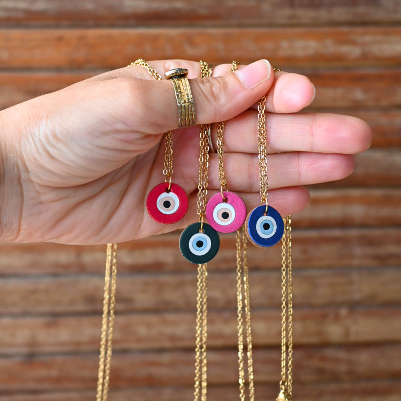 collier en cuir pour femme