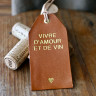 etiquette en cuir pour bouteille de vin gravure à chaud dorure vivre d'amour et de vin