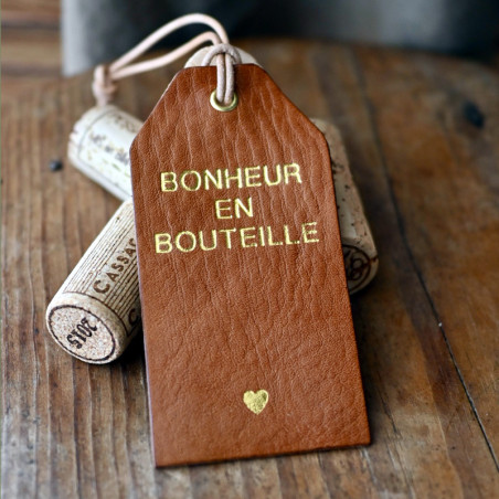 etiquette en cuir pour bouteille de vin gravure à chaud dorure vivre bonheur en bouteille