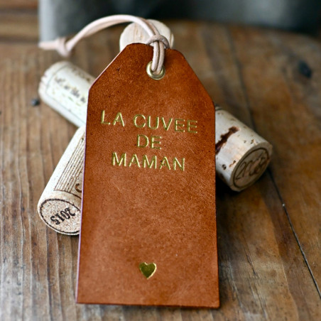 etiquette en cuir pour bouteille de vin gravure à chaud dorure vivre la cuvée de maman
