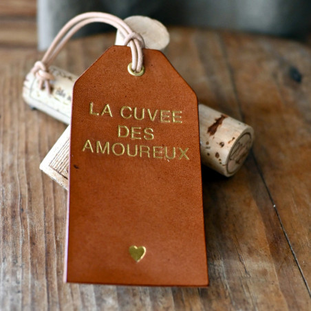 etiquette en cuir pour bouteille de vin gravure à chaud dorure vivre la cuvée des amoureux