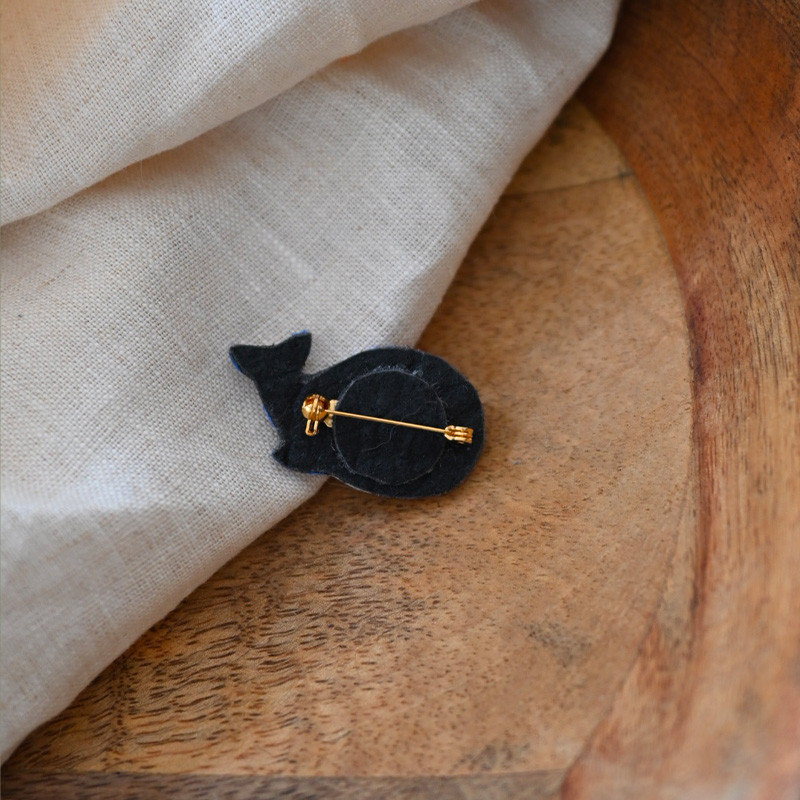 derrière d'une broche en cuir attache sécurisée en laiton plaqué or